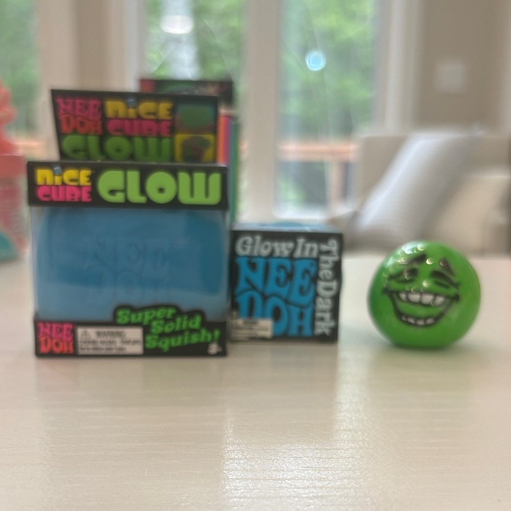 NeeDoh Glow Super Solid Squish Toy - Blue
